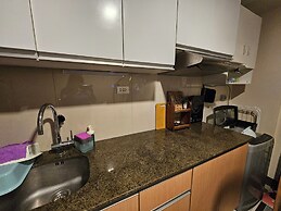 Makati Bliss Apartment - Cozy Urban Retreat