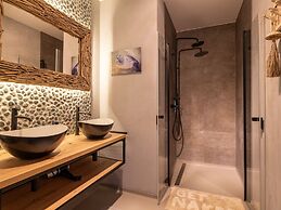 Beachfront Apartment With 2 Terraces