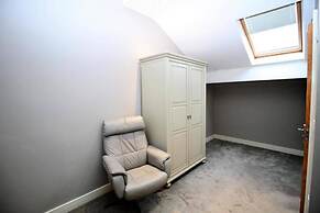 Sheffield City Retreat - Modern Apartment