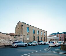 Sheffield City Retreat - Modern Apartment