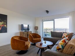 Lush Apartment With sea Views