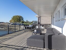 Lush Apartment With sea Views