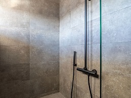 Lush Apartment With sea Views