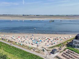Lush Apartment With sea Views