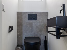 Lush Apartment With sea Views