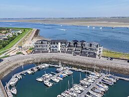 Lush Apartment With sea Views