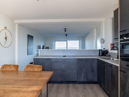 Lush Apartment With sea Views