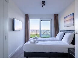 Lush Apartment With sea Views