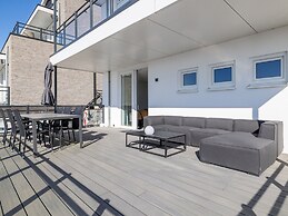 Lush Apartment With sea Views