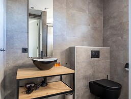 Lush Apartment With sea Views