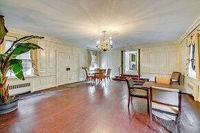 Wilson Family Home: Walk to Community Rec Center!