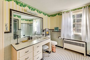 Wilson Family Home: Walk to Community Rec Center!