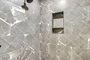 Modern Mtn-view Designer Home in Medicine Park