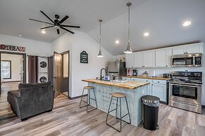 2 Mi to Warm Springs Pools: Home w/ Large Yard!