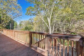 2 Mi to Warm Springs Pools: Home w/ Large Yard!