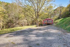 2 Mi to Warm Springs Pools: Home w/ Large Yard!