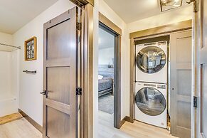 Balcony & Views: Sturgis 'twin Peaks' Cabin