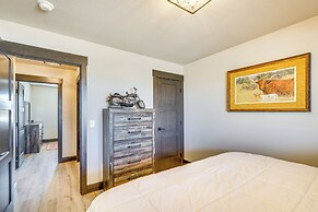 Balcony & Views: Sturgis 'twin Peaks' Cabin