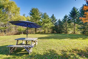 1 Mi to Dtwn: Cottage w/ Large Yard in Stockbridge