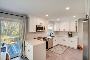 1 Mi to Dtwn: Cottage w/ Large Yard in Stockbridge