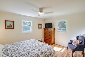 1 Mi to Dtwn: Cottage w/ Large Yard in Stockbridge