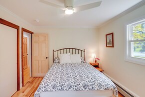 1 Mi to Dtwn: Cottage w/ Large Yard in Stockbridge