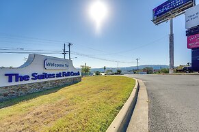 3 Mi to Branson Strip: Condo w/ Golf Course View!