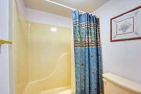 3 Mi to Branson Strip: Condo w/ Golf Course View!