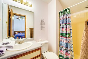 3 Mi to Branson Strip: Condo w/ Golf Course View!