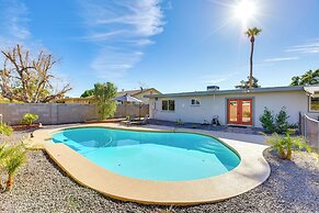 Fenced Pool & Yard: Pet-friendly Glendale Home