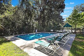 Walk to Beach: Unique Sea Pines Getaway!