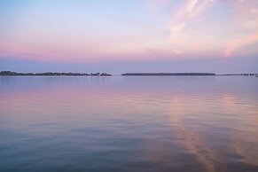 Waterfront Home w/ Views, Hot Tub in Ocean Pines!