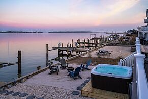 Waterfront Home w/ Views, Hot Tub in Ocean Pines!
