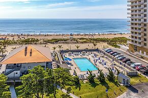 Waterfront Home w/ Views, Hot Tub in Ocean Pines!