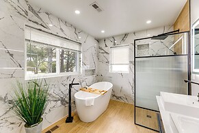 Waterfront Home w/ Views, Hot Tub in Ocean Pines!