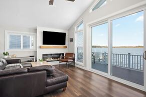 Waterfront Home w/ Views, Hot Tub in Ocean Pines!