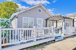 Walk to Ocean: Pet-friendly Home in Long Beach!
