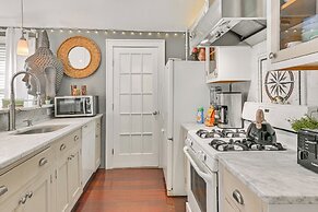 Walk to Ocean: Pet-friendly Home in Long Beach!