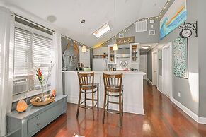 Walk to Ocean: Pet-friendly Home in Long Beach!