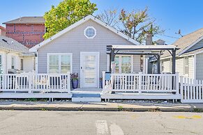 Walk to Ocean: Pet-friendly Home in Long Beach!