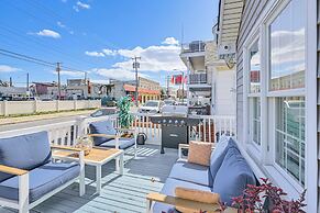 Walk to Ocean: Pet-friendly Home in Long Beach!