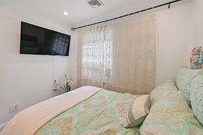 Walk to Ocean: Pet-friendly Home in Long Beach!