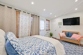 Walk to Ocean: Pet-friendly Home in Long Beach!