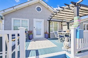 Walk to Ocean: Pet-friendly Home in Long Beach!