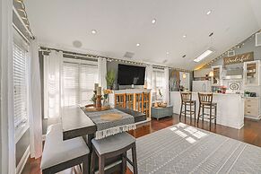 Walk to Ocean: Pet-friendly Home in Long Beach!