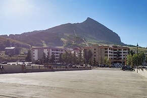 Walk to Ski Lifts: Cozy Crested Butte Condo