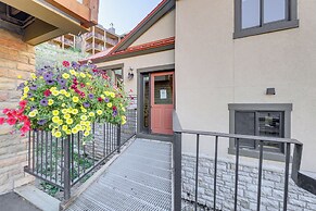 Walk to Ski Lifts: Cozy Crested Butte Condo