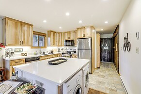 Walk to Ski Lifts: Cozy Crested Butte Condo