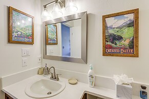 Walk to Ski Lifts: Cozy Crested Butte Condo