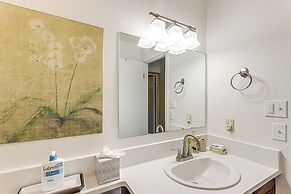 Walk to Ski Lifts: Cozy Crested Butte Condo